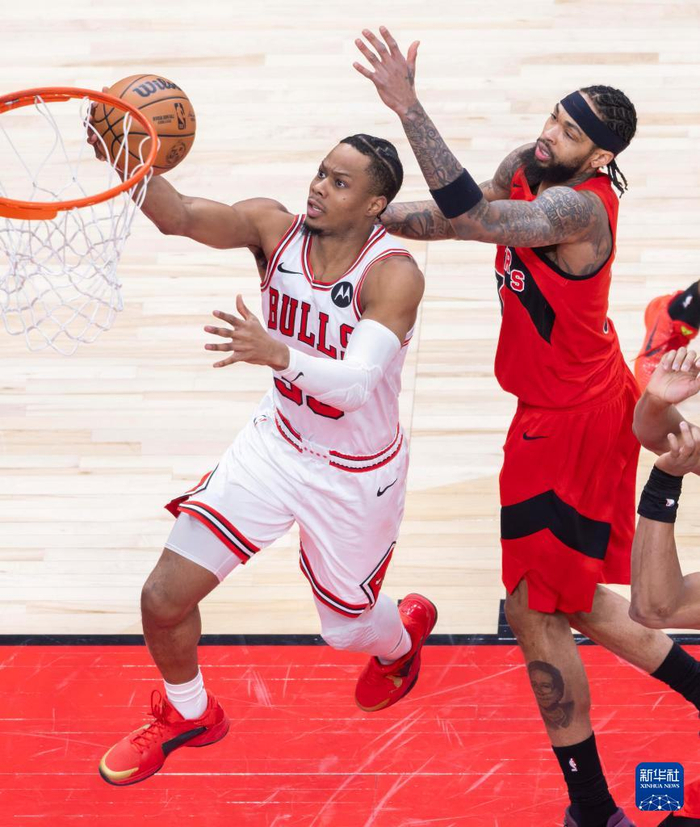 开云下载-篮球——NBA常规赛：猛龙胜公牛|新华社|布泽利斯|多伦多猛龙队|芝加哥公牛队|球员_新浪体育_新浪新闻