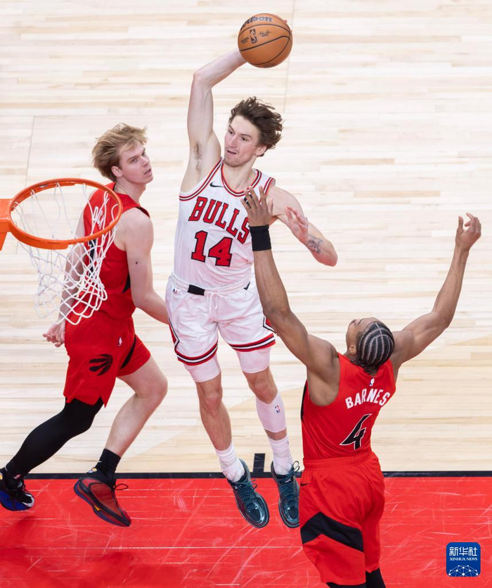 开云下载-篮球——NBA常规赛：猛龙胜公牛|新华社|布泽利斯|多伦多猛龙队|芝加哥公牛队|球员_新浪体育_新浪新闻