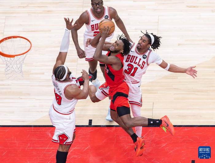 开云下载-篮球——NBA常规赛：猛龙胜公牛|新华社|布泽利斯|多伦多猛龙队|芝加哥公牛队|球员_新浪体育_新浪新闻